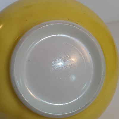 LOT 185: Vintage Pyrex Primary Colors Mixing Bowl Set
