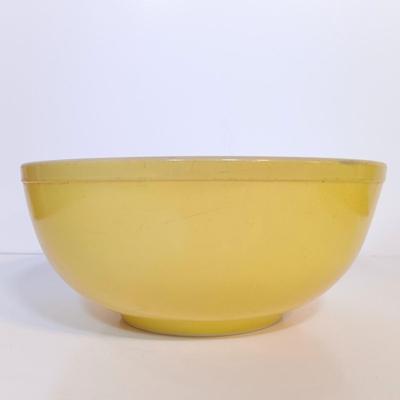 LOT 185: Vintage Pyrex Primary Colors Mixing Bowl Set