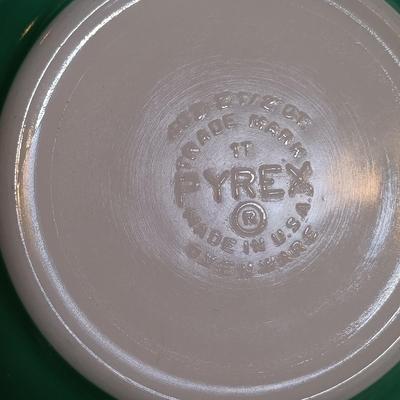 LOT 185: Vintage Pyrex Primary Colors Mixing Bowl Set