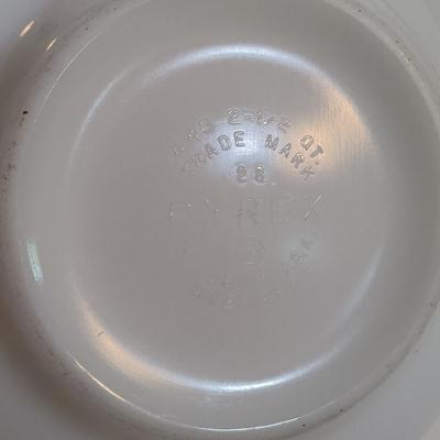 LOT 186: Vintage Pyrex Early American Cinderella Mixing Bowl Set