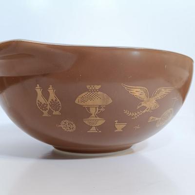 LOT 186: Vintage Pyrex Early American Cinderella Mixing Bowl Set