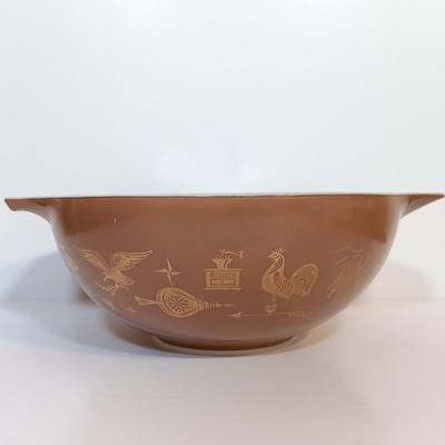 LOT 186: Vintage Pyrex Early American Cinderella Mixing Bowl Set