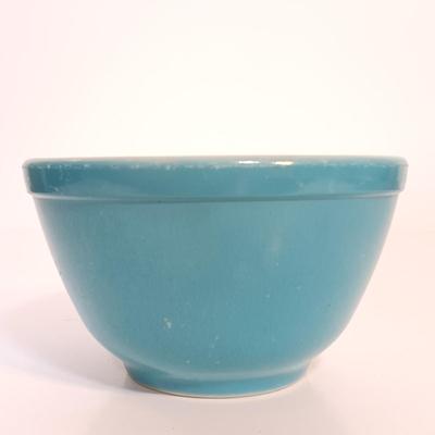 LOT 187: Vintage Pyrex Primary Colors Mixing Bowl Set