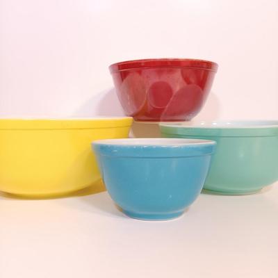 LOT 187: Vintage Pyrex Primary Colors Mixing Bowl Set