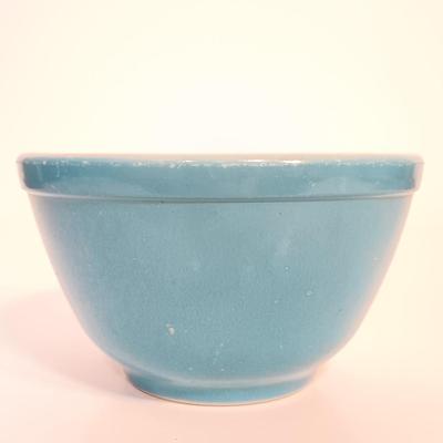 LOT 187: Vintage Pyrex Primary Colors Mixing Bowl Set