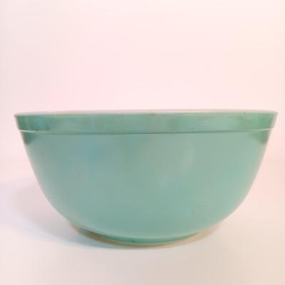 LOT 187: Vintage Pyrex Primary Colors Mixing Bowl Set