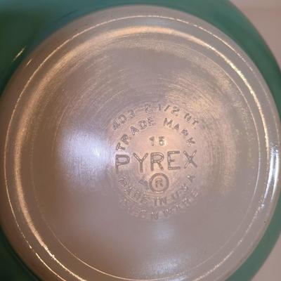 LOT 187: Vintage Pyrex Primary Colors Mixing Bowl Set