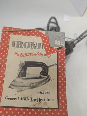 Vintage General Mills GM 1B Betty Crocker Tru Heat Clothing Iron Untested #2