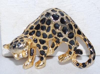 Black Spotted Crouched CHEETAH BROOCH (2¼" x 1½") on a Gold Tone Setting