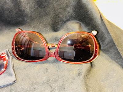 +2.50 READING SUNGLASSES AND VERA WANG SUNGLASSES