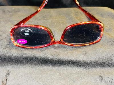 +2.50 READING SUNGLASSES AND VERA WANG SUNGLASSES
