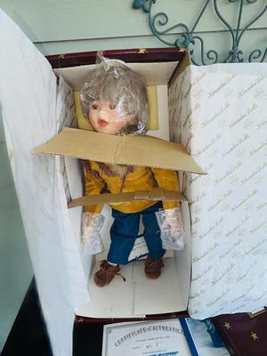 KNOWLES BORN TO BE FAMOUS “DAVEY CROCKET” PORCELAIN DOLL