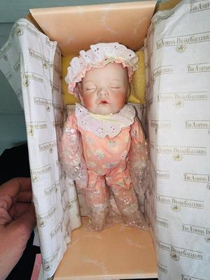 ASHTON DRAKE GALLERIES DOLL “ YOLANDA‘S LULLABY BABIES”
