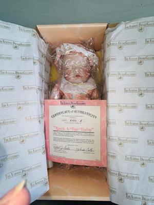 ASHTON DRAKE GALLERIES DOLL “ YOLANDA‘S LULLABY BABIES”