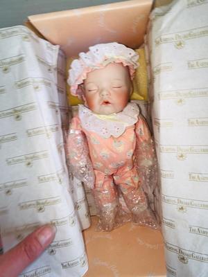ASHTON DRAKE GALLERIES DOLL “ YOLANDA‘S LULLABY BABIES”