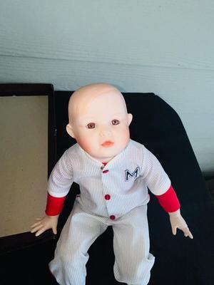 LITTTLE BABY BASEBALL PLAYER