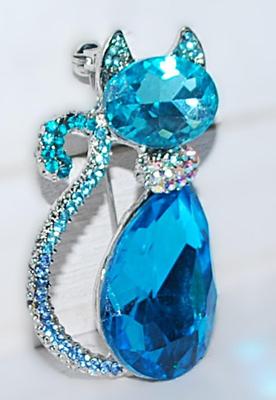 Teardrop Beveled Bejeweled BLUE CAT BROOCH (2" x 1¼") with Collar, Ears & Tail Accent Stones on a Silver Tone Setting