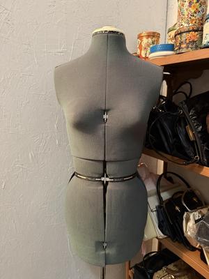 Sale Photo Thumbnail #35: Dress form