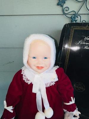 ASHTON DRAKE GALLERIES YOLANDA’S PICTURE PERFECT BABY “JENNIFER”