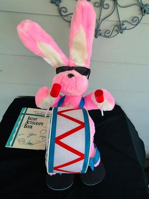 ENERGIZER BUNNY AND ARTIST AUTOGRAPH BOOK
