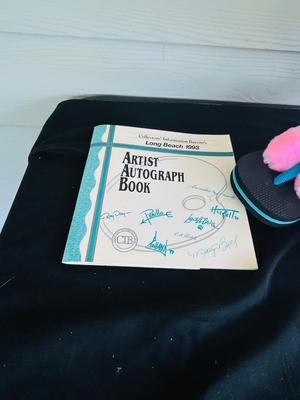 ENERGIZER BUNNY AND ARTIST AUTOGRAPH BOOK