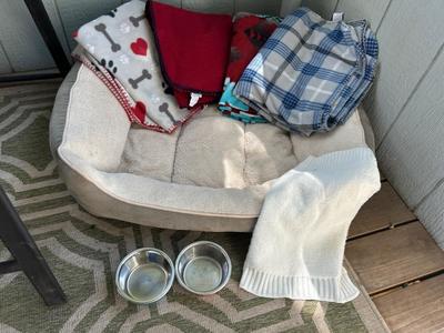 LARGE DOG BED, BLANKETS AND FEEDING/WATERING DISHES