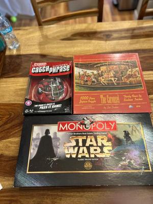 SCRABBLE ELECTRONIC CATCHPHRASE, STAR WARS MONOPOLY, AND PUZZLE