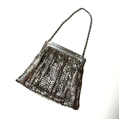 LOT 70L: Fabulous Vintage Art Deco 1940s Style Whiting & Davis Silver Mesh Bag