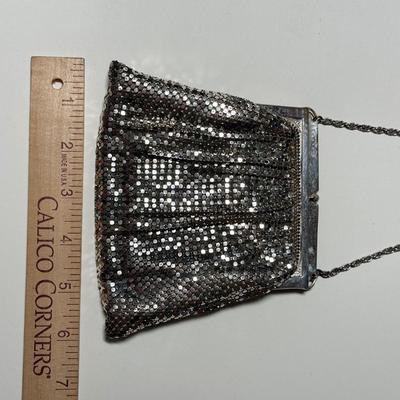 LOT 70L: Fabulous Vintage Art Deco 1940s Style Whiting & Davis Silver Mesh Bag