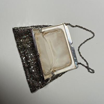 LOT 70L: Fabulous Vintage Art Deco 1940s Style Whiting & Davis Silver Mesh Bag