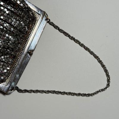 LOT 70L: Fabulous Vintage Art Deco 1940s Style Whiting & Davis Silver Mesh Bag