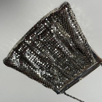 LOT 70L: Fabulous Vintage Art Deco 1940s Style Whiting & Davis Silver Mesh Bag