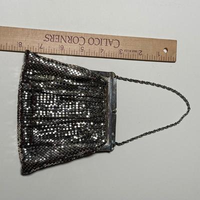 LOT 70L: Fabulous Vintage Art Deco 1940s Style Whiting & Davis Silver Mesh Bag