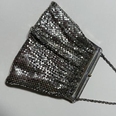 LOT 70L: Fabulous Vintage Art Deco 1940s Style Whiting & Davis Silver Mesh Bag