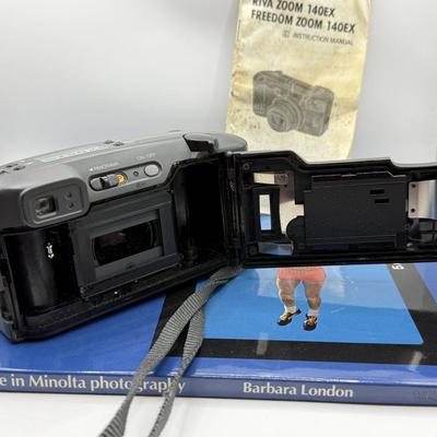LOT 74D: Vintage Minolta Freedom Zoom 140X 35mm Point & Shoot Film Camera w/ Manual & Minolta Photography Book