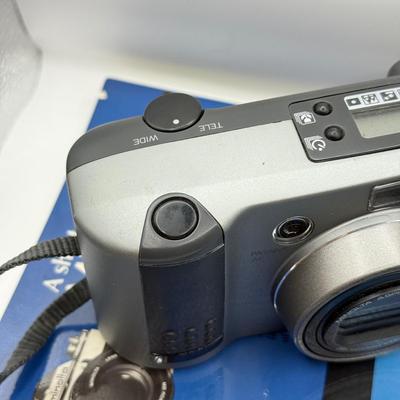 LOT 74D: Vintage Minolta Freedom Zoom 140X 35mm Point & Shoot Film Camera w/ Manual & Minolta Photography Book