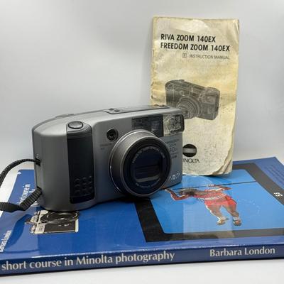 LOT 74D: Vintage Minolta Freedom Zoom 140X 35mm Point & Shoot Film Camera w/ Manual & Minolta Photography Book