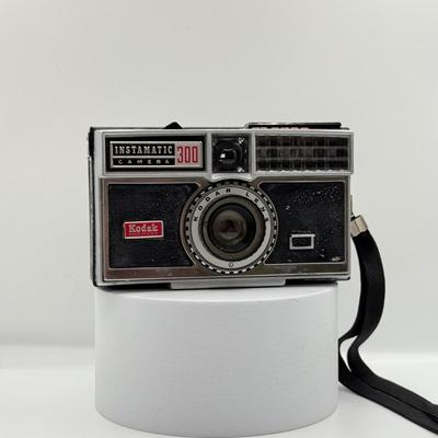LOT 75D: Vintage Kodak Instamatic Film Cameras: 300, X-15F & Pocket 30 w/ Strobe A Electronic Flash