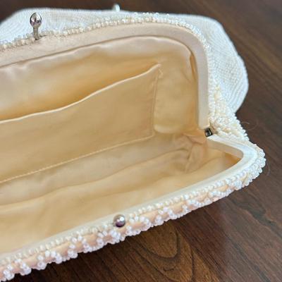 LOT 122L: Vintage Beaded Clutches