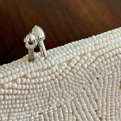 LOT 122L: Vintage Beaded Clutches