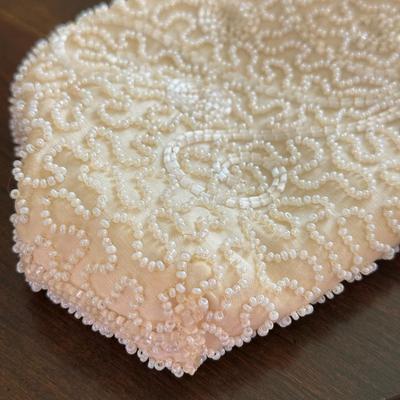LOT 122L: Vintage Beaded Clutches