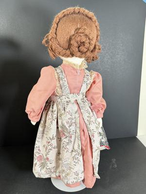 LOT 123D: Suzanne Berg Fabric Dolls
