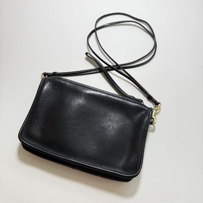 LOT 130K: Vintage Black Leather Coach Purse