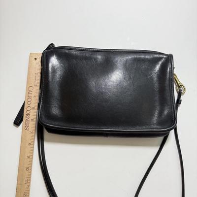 LOT 130K: Vintage Black Leather Coach Purse