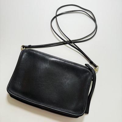 LOT 130K: Vintage Black Leather Coach Purse