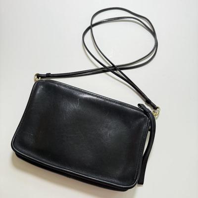 LOT 130K: Vintage Black Leather Coach Purse