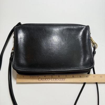 LOT 130K: Vintage Black Leather Coach Purse