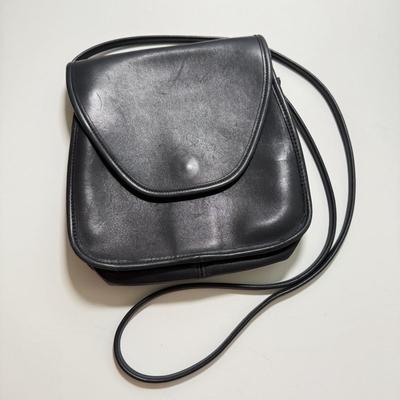 LOT 131K: Vintage Coach Leather Hand Bag