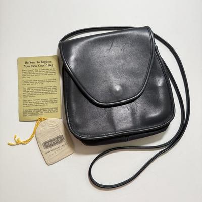 LOT 131K: Vintage Coach Leather Hand Bag