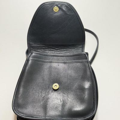 LOT 131K: Vintage Coach Leather Hand Bag